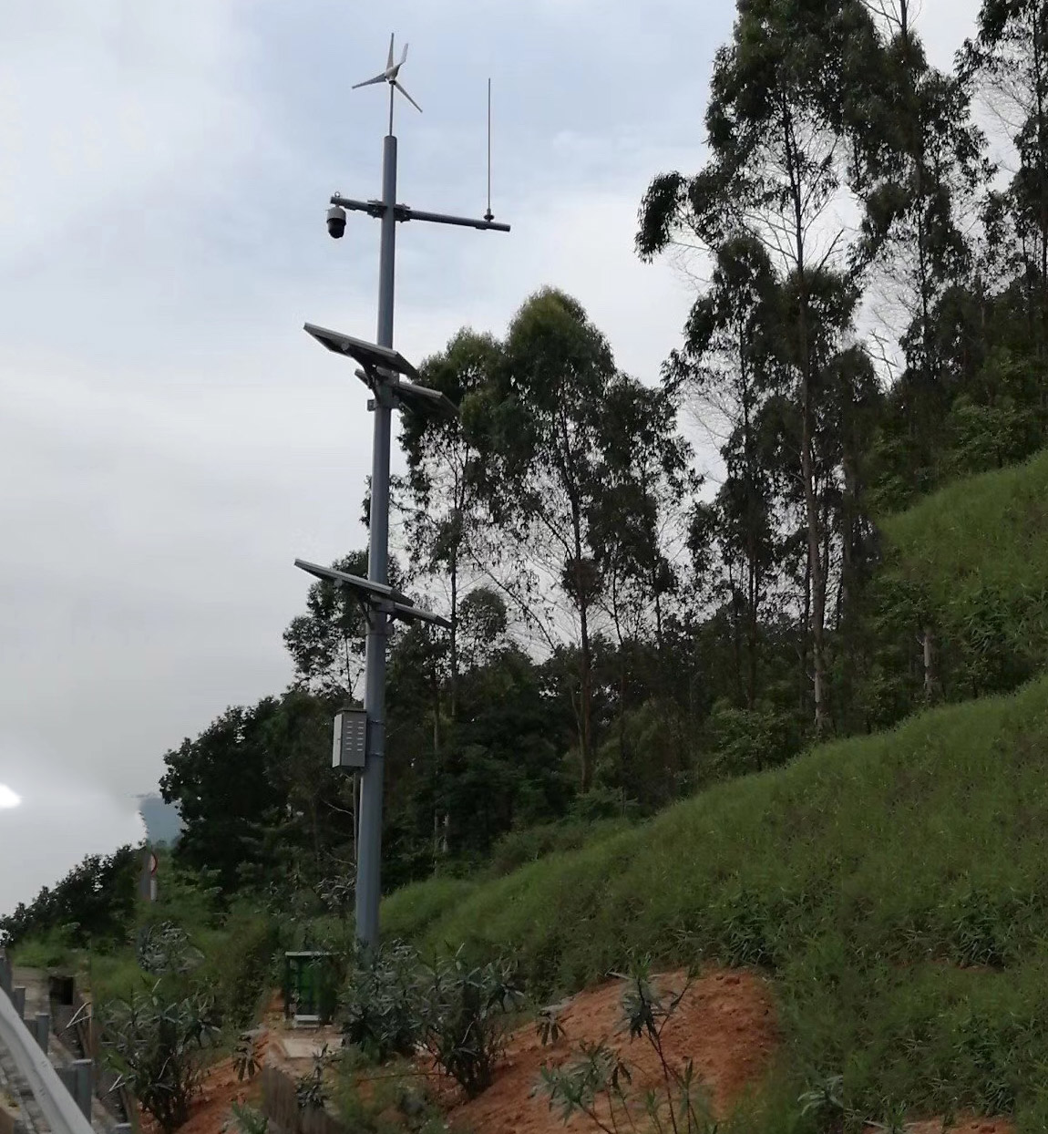 玩球在线注册,玩球(中国)助力甬莞高速揭西路段加装监控杆工程